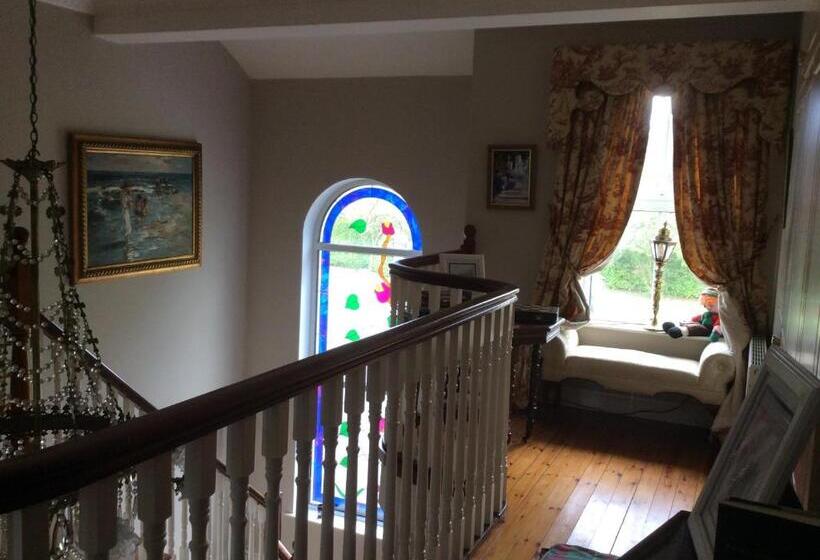 חדר דלוקס, Keyfield House