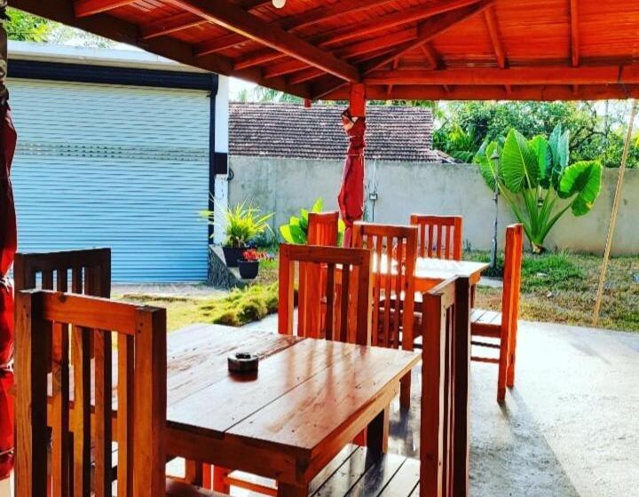 Семейный Номер, Tharurashmi Sea Pond Villa & Surf Hostel   Hiriketiya