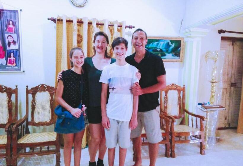 Семейный Номер, Tharurashmi Sea Pond Villa & Surf Hostel   Hiriketiya