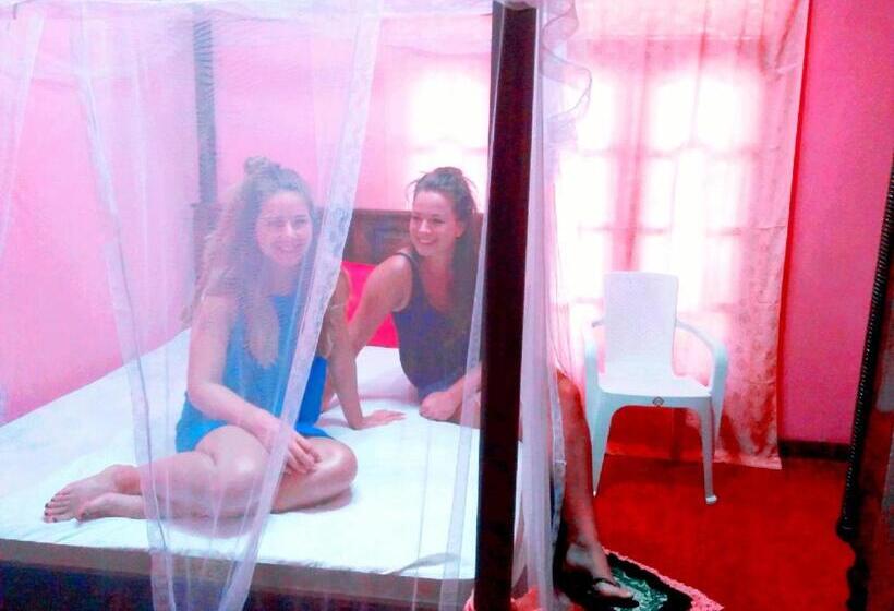 Номер Deluxe, Tharurashmi Sea Pond Villa & Surf Hostel   Hiriketiya