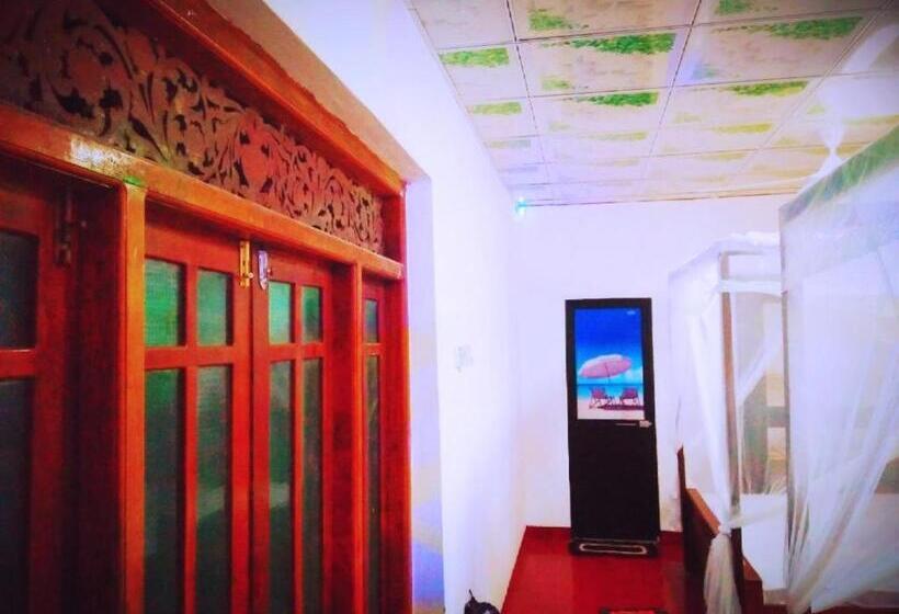 Семейный Номер, Tharurashmi Sea Pond Villa & Surf Hostel   Hiriketiya