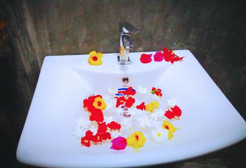 Семейный Номер, Tharurashmi Sea Pond Villa & Surf Hostel   Hiriketiya