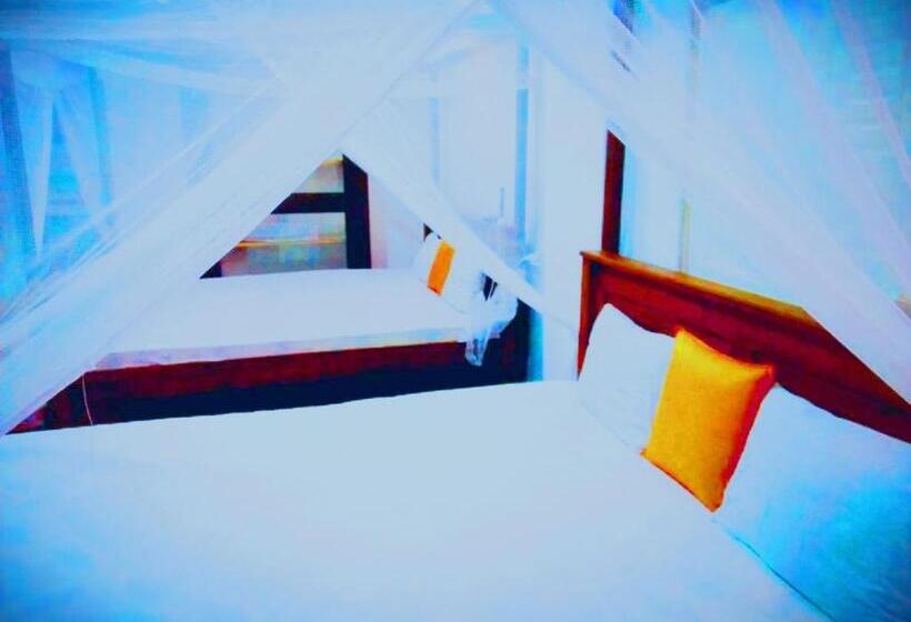Семейный Номер, Tharurashmi Sea Pond Villa & Surf Hostel   Hiriketiya