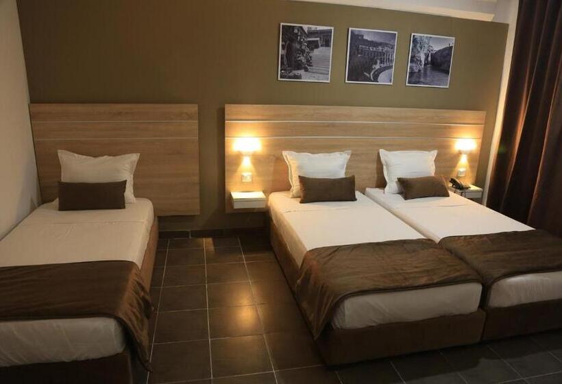 اتاق استاندارد سه نفره, Mondial