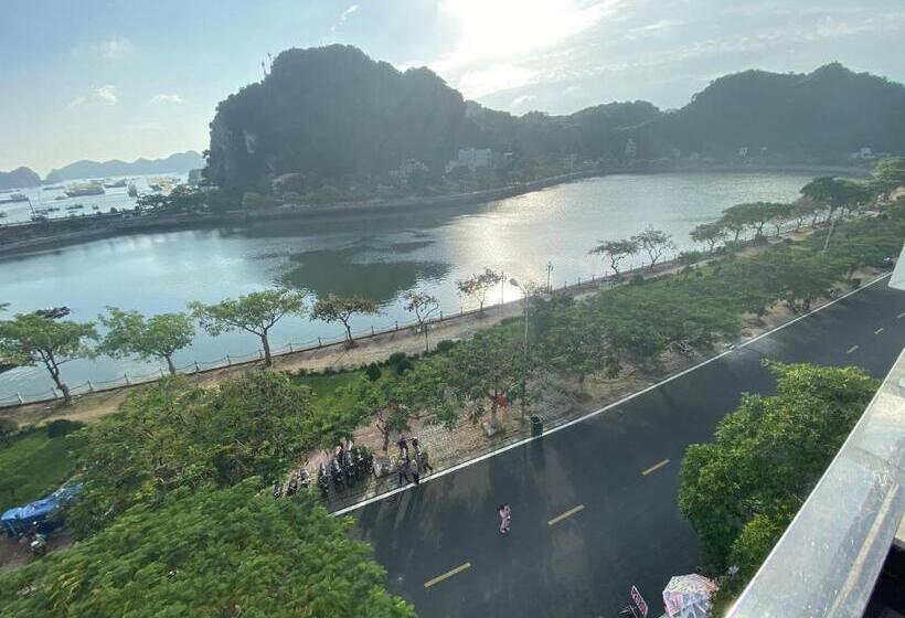 اتاق لوکس با بالکن و چشم‌انداز دریا, Ngọc Linh 2 Seaview