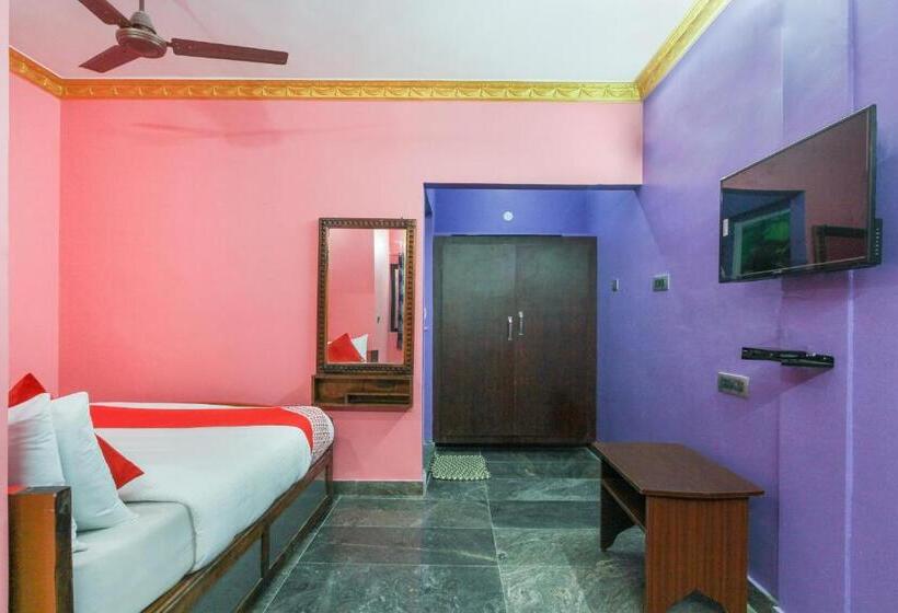 اتاق کلاسیک سه تخته, Oyo Flagship Madras Guest House