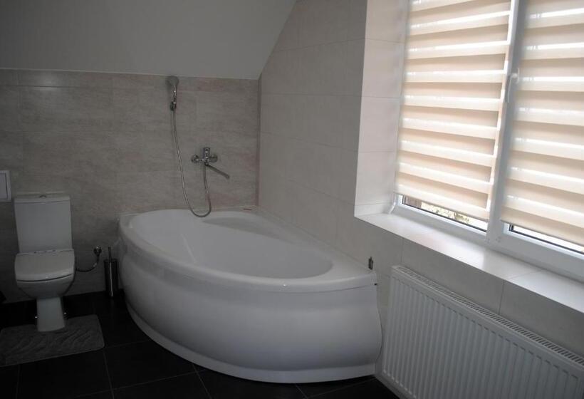 스탠다드 룸, Semillon Club