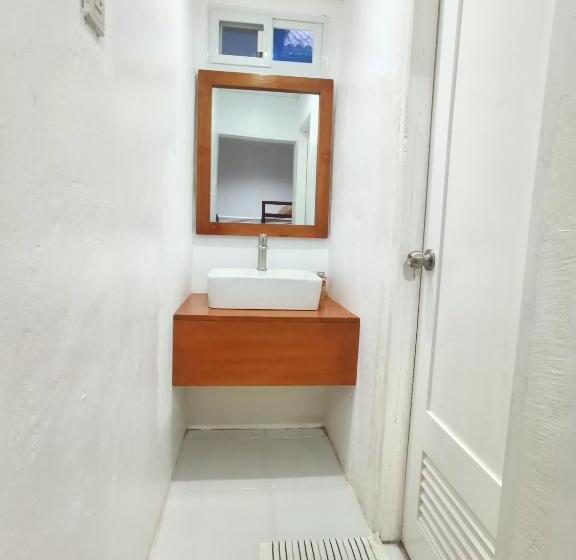 חדר משפחתי, Sunny Terrace