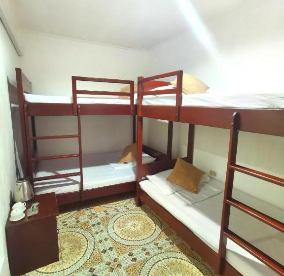 חדר משפחתי, Sunny Terrace