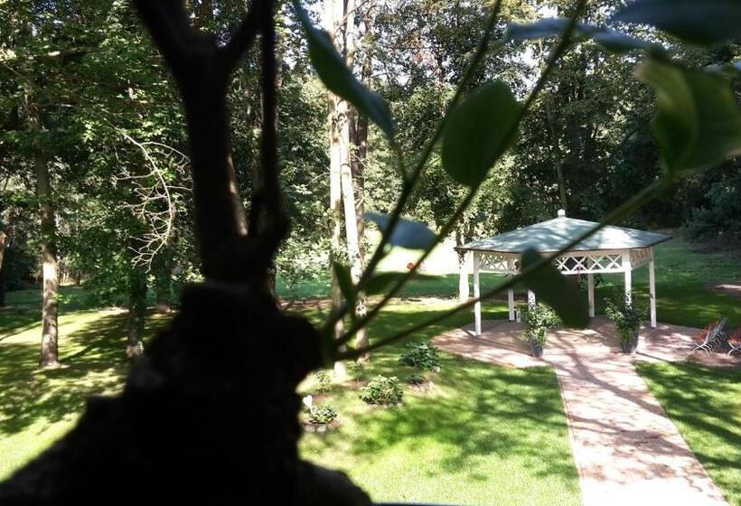 Номер Deluxe, Zur Waldhufe