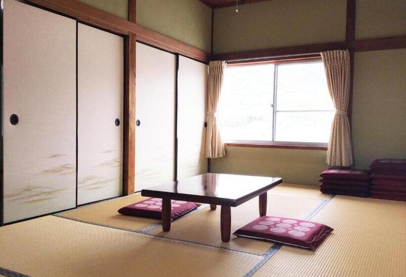 חדר סטנדרט לשלושה, Kikuya Ryokan