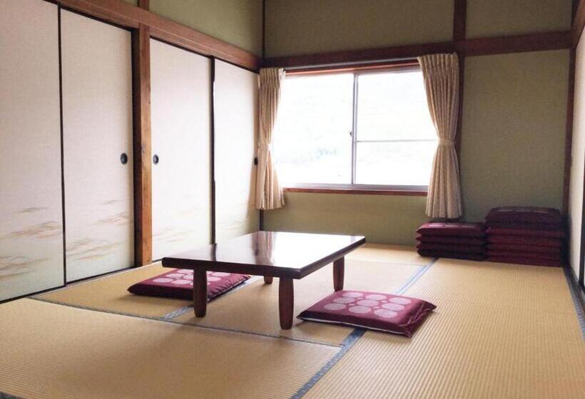 חדר סטנדרט לשלושה, Kikuya Ryokan