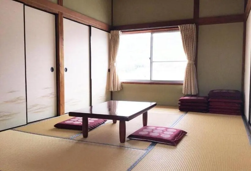Standard Kolmen Hengen Huone, Kikuya Ryokan