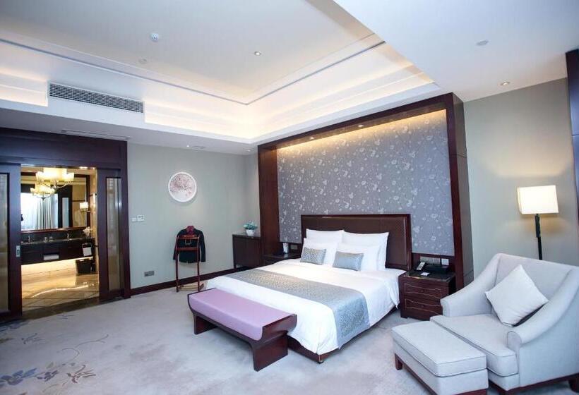 سوییت لوکس, Ln Dongfang Resort