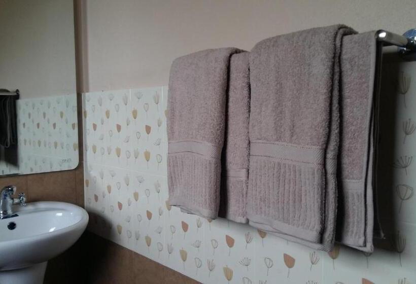 Pokój Standard, เฮือนปลายนา โฮมสเตย์