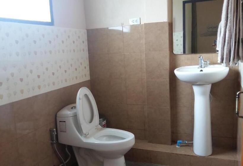 Standardrum, เฮือนปลายนา โฮมสเตย์