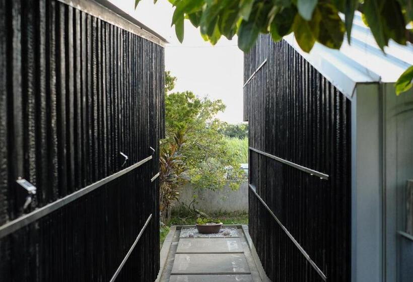 Habitación Familiar Vista Jardín, 姉と弟の家