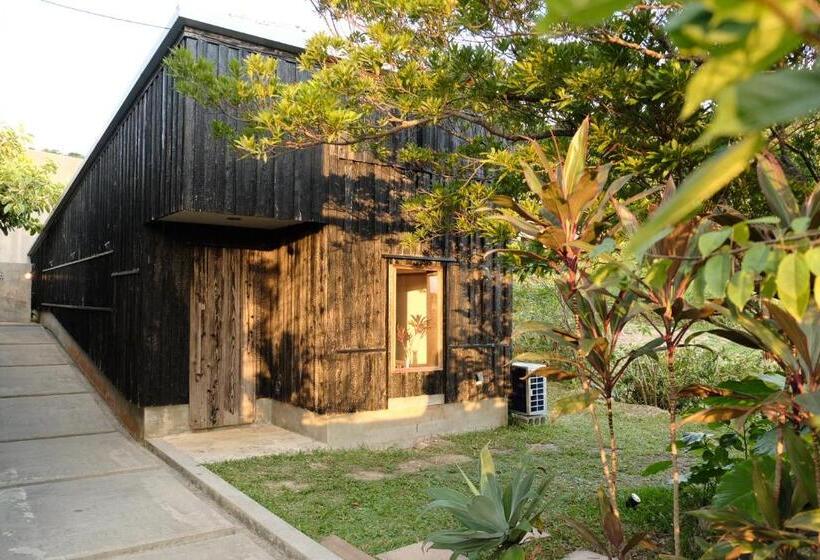 Habitación Familiar Vista Jardín, 姉と弟の家