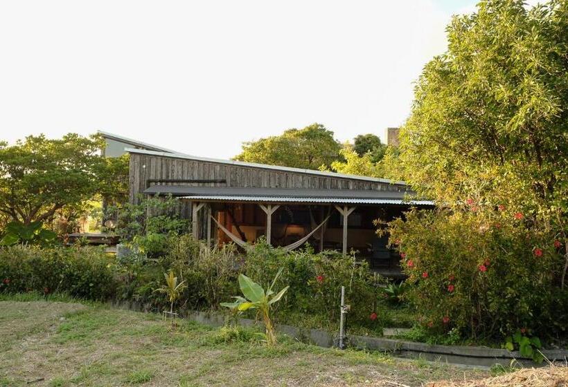 Habitación Familiar Vista Jardín, 姉と弟の家