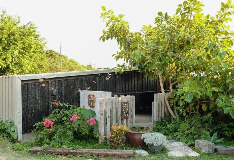 Habitación Familiar, 姉と弟の家