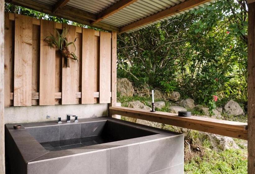 Habitación Familiar Vista Jardín, 姉と弟の家