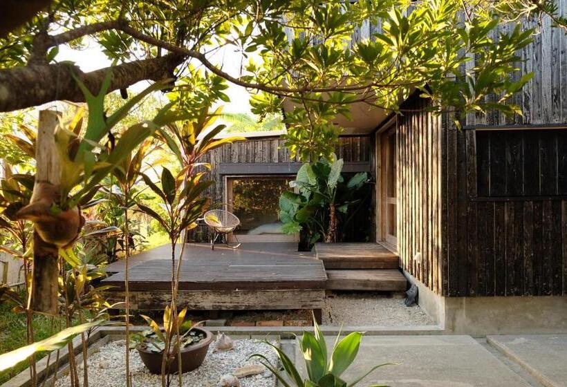 Habitación Familiar, 姉と弟の家