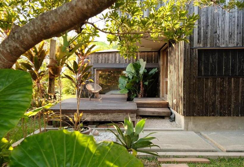 Habitación Familiar, 姉と弟の家