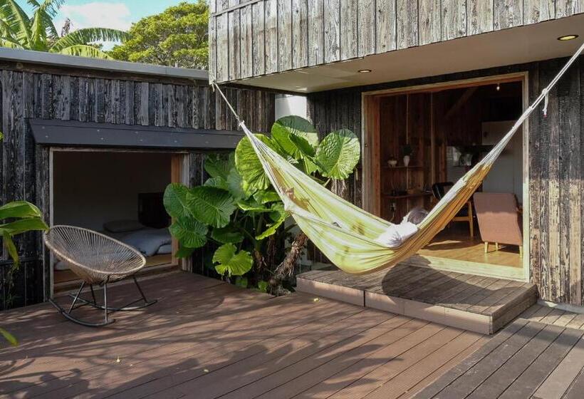 Habitación Familiar, 姉と弟の家