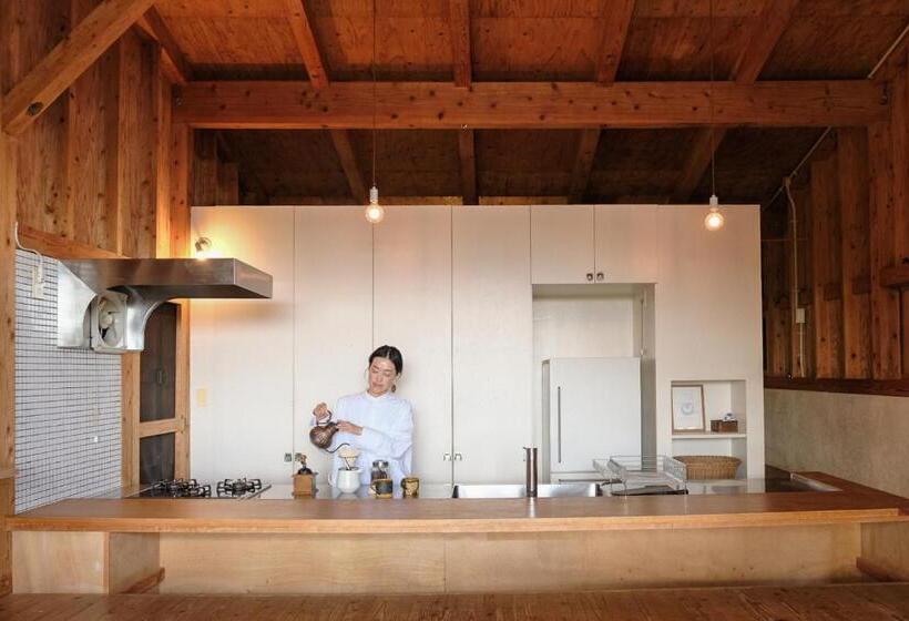 Habitación Familiar, 姉と弟の家