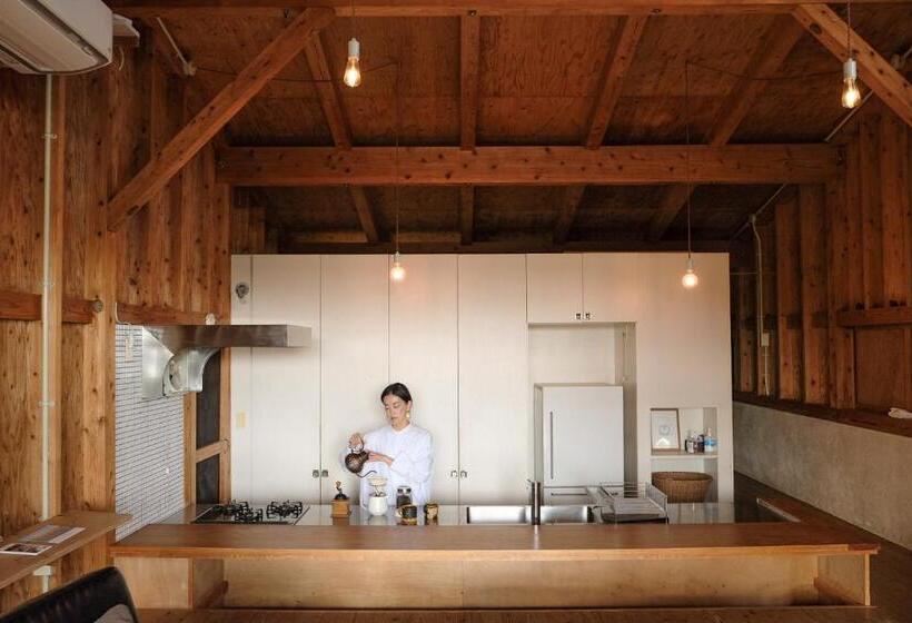 Habitación Familiar, 姉と弟の家