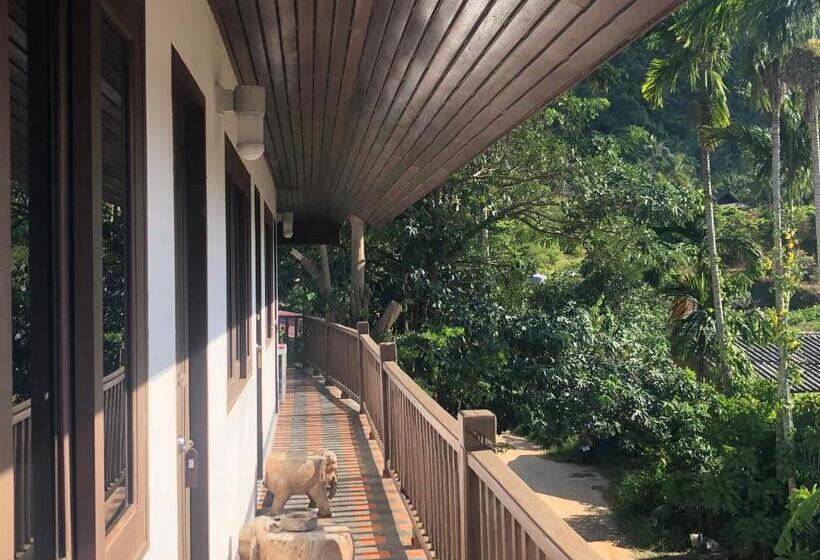 חדר סטודיו סטנדרד, Game Bar