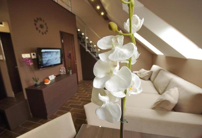 اتاق خانوادگی, Royal Residence Apartments