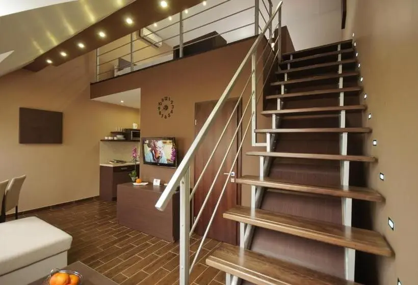 ファミリールーム, Royal Residence Apartments