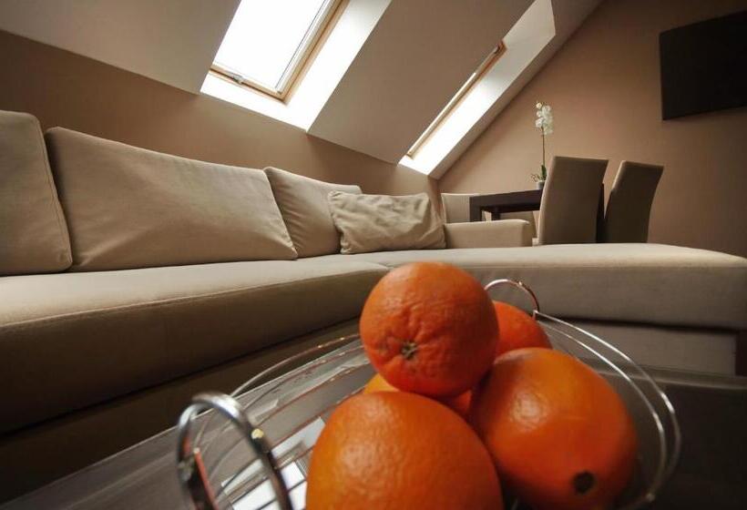 اتاق خانوادگی, Royal Residence Apartments