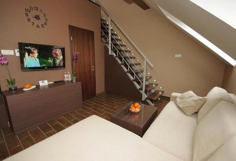 اتاق خانوادگی, Royal Residence Apartments