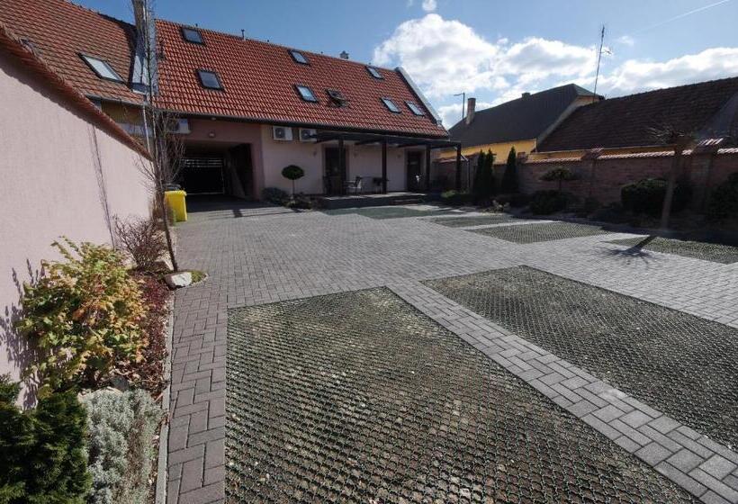 اتاق خانوادگی, Royal Residence Apartments