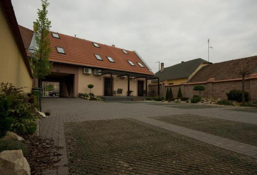 اتاق خانوادگی, Royal Residence Apartments