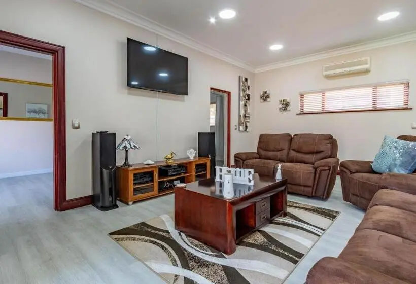 Standard-Studio Poolblick, Rsa Lodge