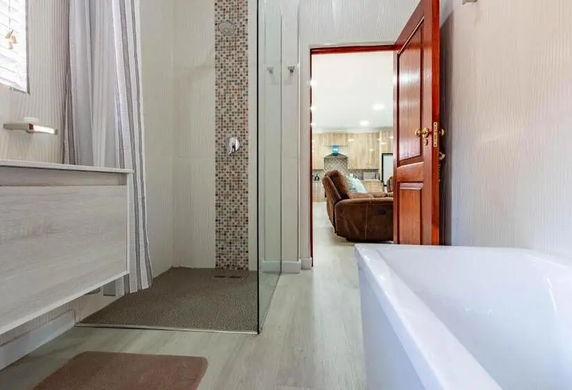 Standard-Studio Poolblick, Rsa Lodge