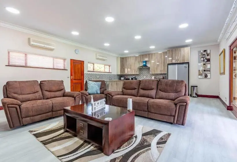 Standard-Studio Poolblick, Rsa Lodge