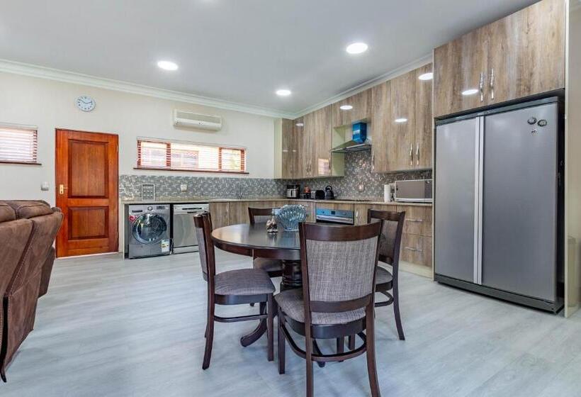 Студио Стандарт Вид на Бассейн, Rsa Lodge