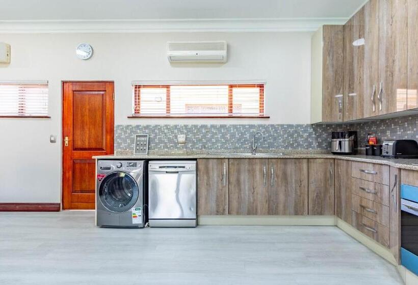 Студио Стандарт Вид на Бассейн, Rsa Lodge