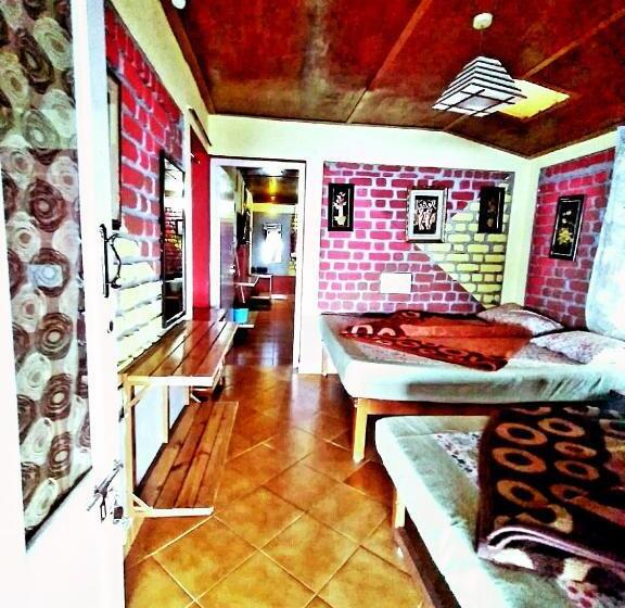 اتاق خانوادگی با چشمانداز کوه, Kodai Heaven