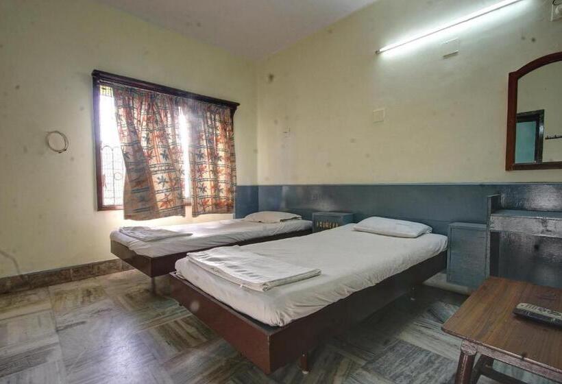 Трехместный Номер Классика, Spot On Hotel Anandha