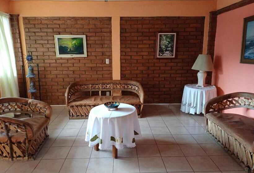 جناح, Plaza Don Gabino Hotel Y Restaurante