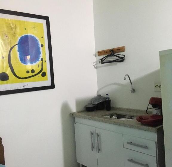 اتاق خانوادگی, Pousada Do Artista