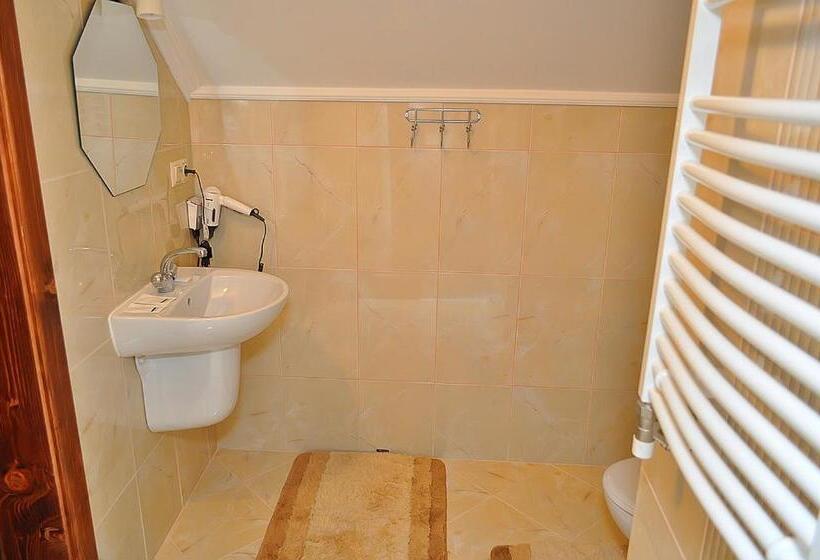 Четырехместный Номер Стандарт с Балконом, база відпочинку ельдорадо