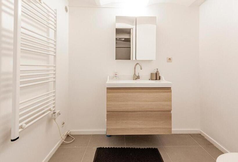 ویلای لوکس 1 خوابه, Comenstay Brussels