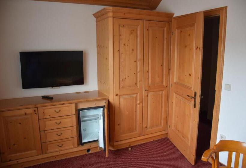 バルコニー付スイート, Dorf Café