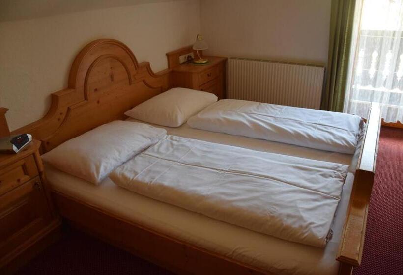 バルコニー付スイート, Dorf Café